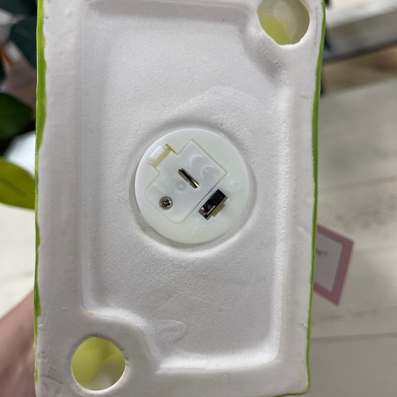 Cupcakes and Cashmere Easter Bunny Light Up Ceramic House NwT - Picture 4 of 6